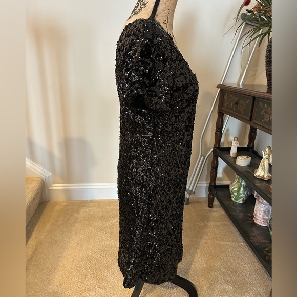 Ana-Kaci dress - Picture 4 of 9